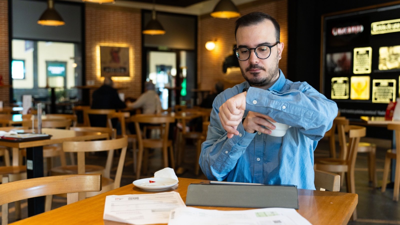 Le e-reporting impose de transmettre des données de transaction (montants, TVA, paiements) pour les opérations hors B2B, même sans facture électronique complète - © Shutterstock