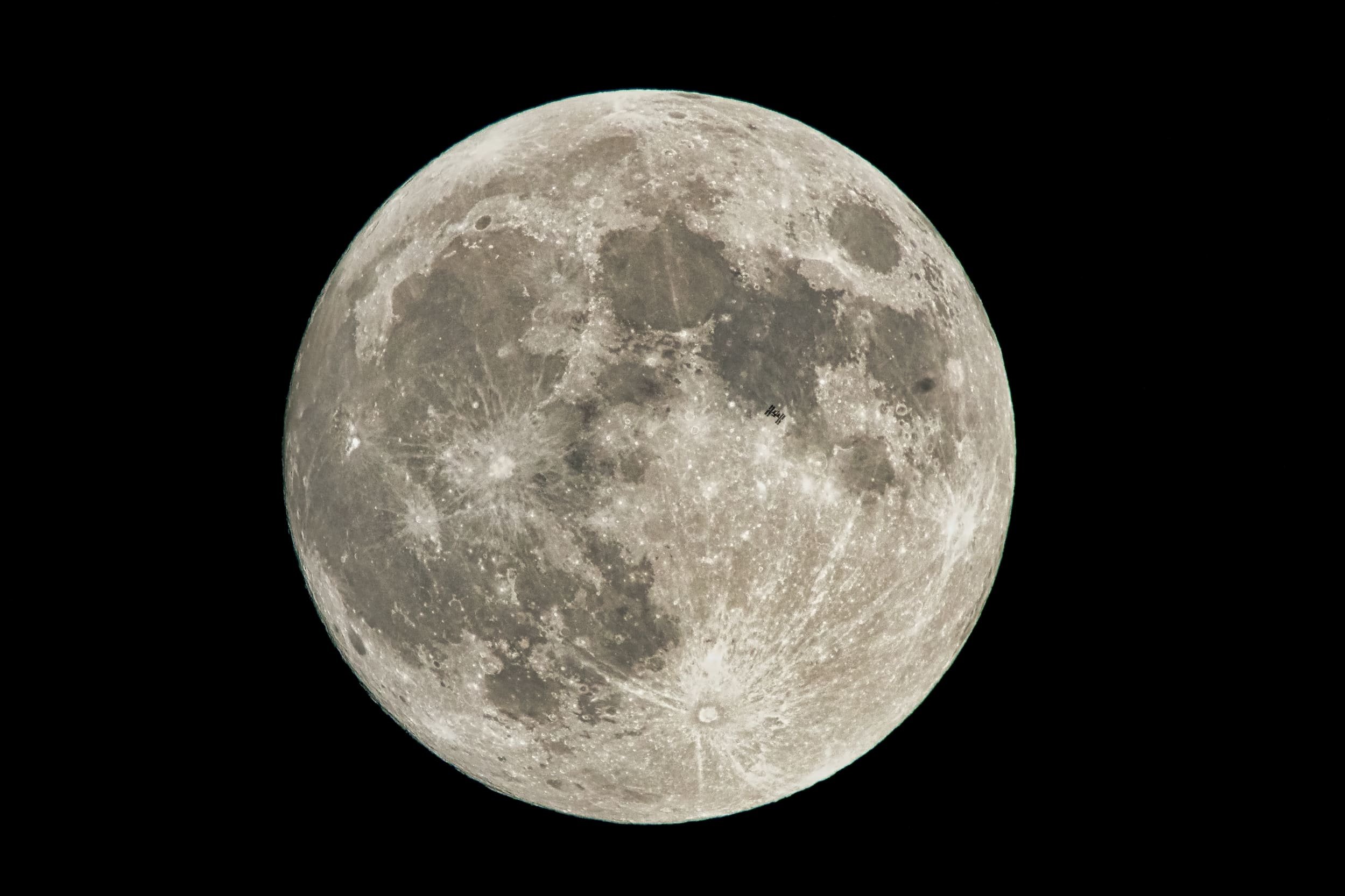 La Lune va disparaître, la nuit du 23 août, pour laisser apparaître un majestueux ciel étoilé © Best-Backgrounds / Shutterstock