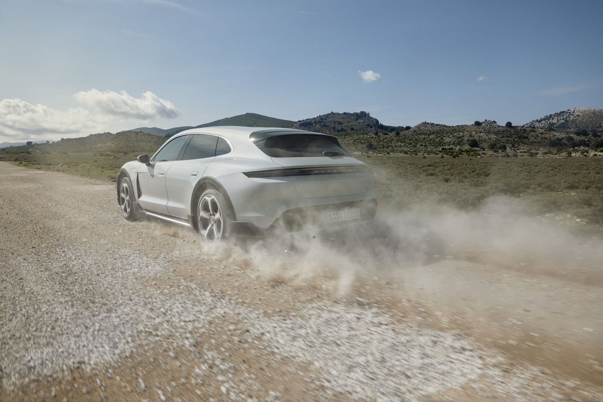 La Taycan Cross Turismo peut s'aventurer hors des sentiers battus © Porsche