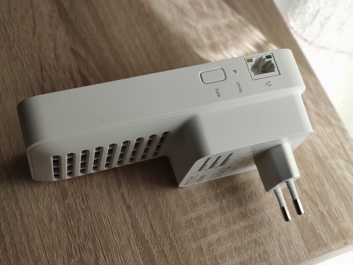 Un seul port Ethernet sur ce modèle © Alexandre Schmid pour Clubic