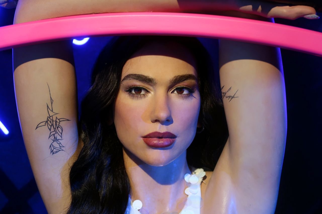 Dua Lipa, représentée ici en cire au musée de Madame Tussaud (New Yorkk), n'est pas restée de marbre quand laPPL sans l'amendement qu'elle et ses colègues artistes demandaient concernant les droits d'auteurs et l'IA -  - ©John Arehart / Shutterstock