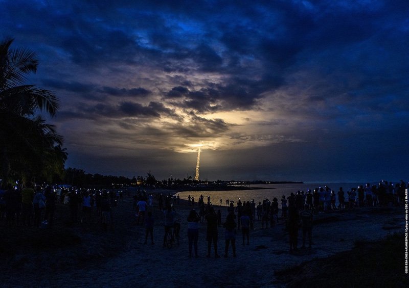 Lancement d'une fusée Ariane 5 à Kourou. © ESA / CNES / Arianespace - Photo Optique Video du CSG - S. Martin