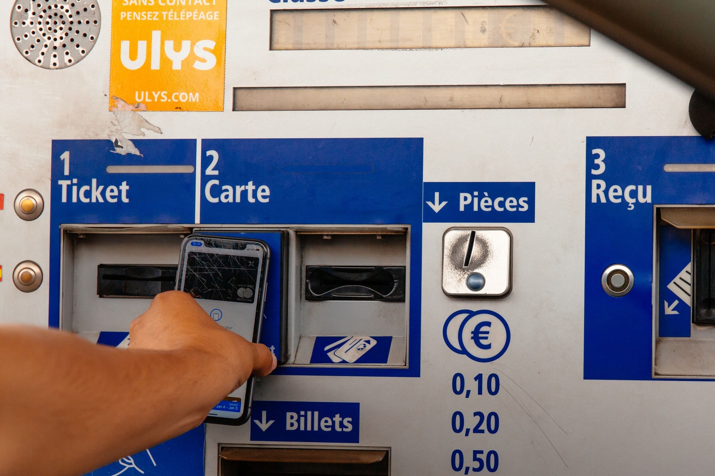 Vous avez reçu un SMS d'Ulys vous réclamant quelques euros ? Méfiez-vous. © RecCameraStock / Shutterstock