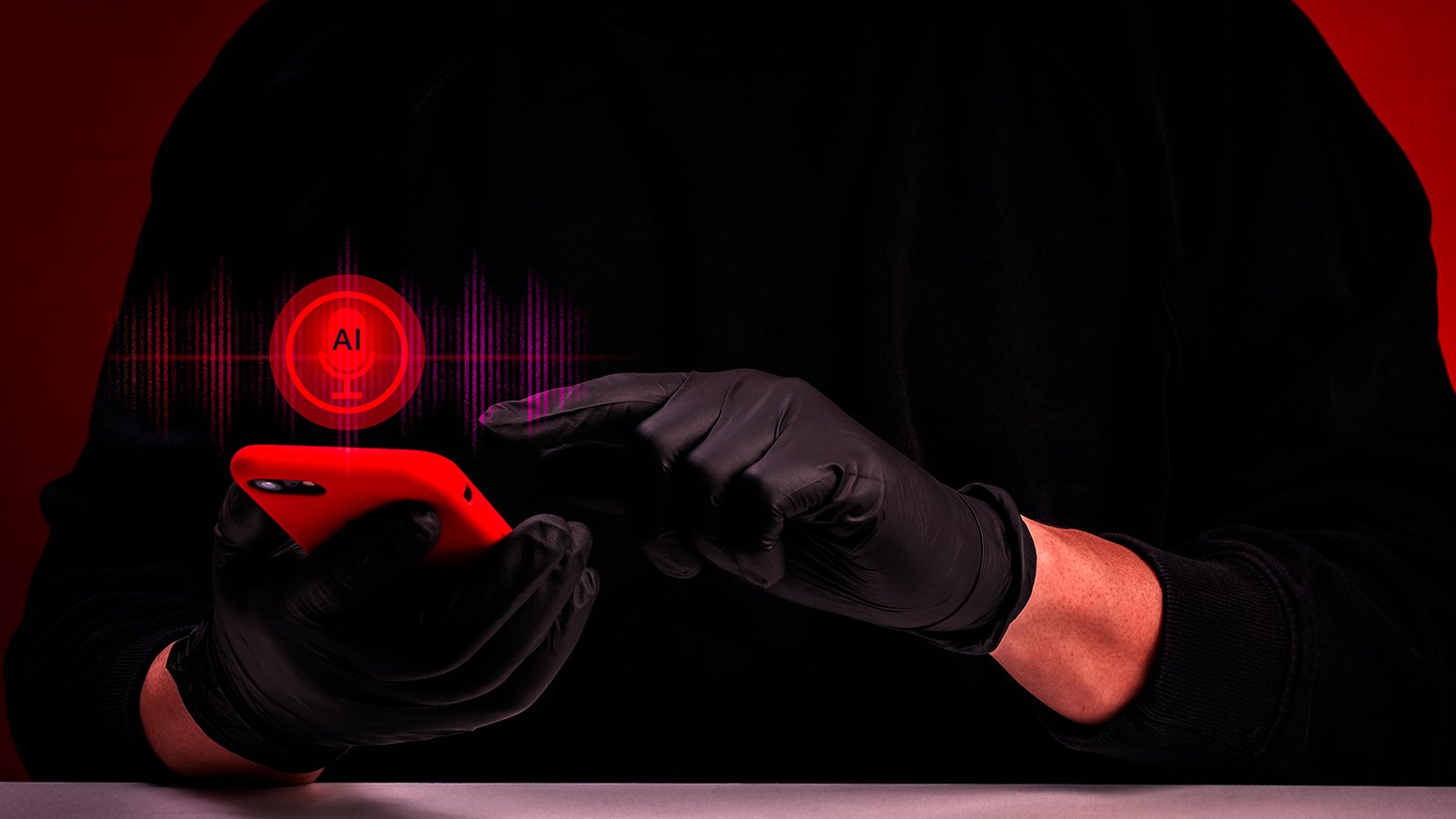 Sous l’effet du stress et de l’urgence, la victime perd ses repères et suit des consignes sans recul. ©Shutterstock