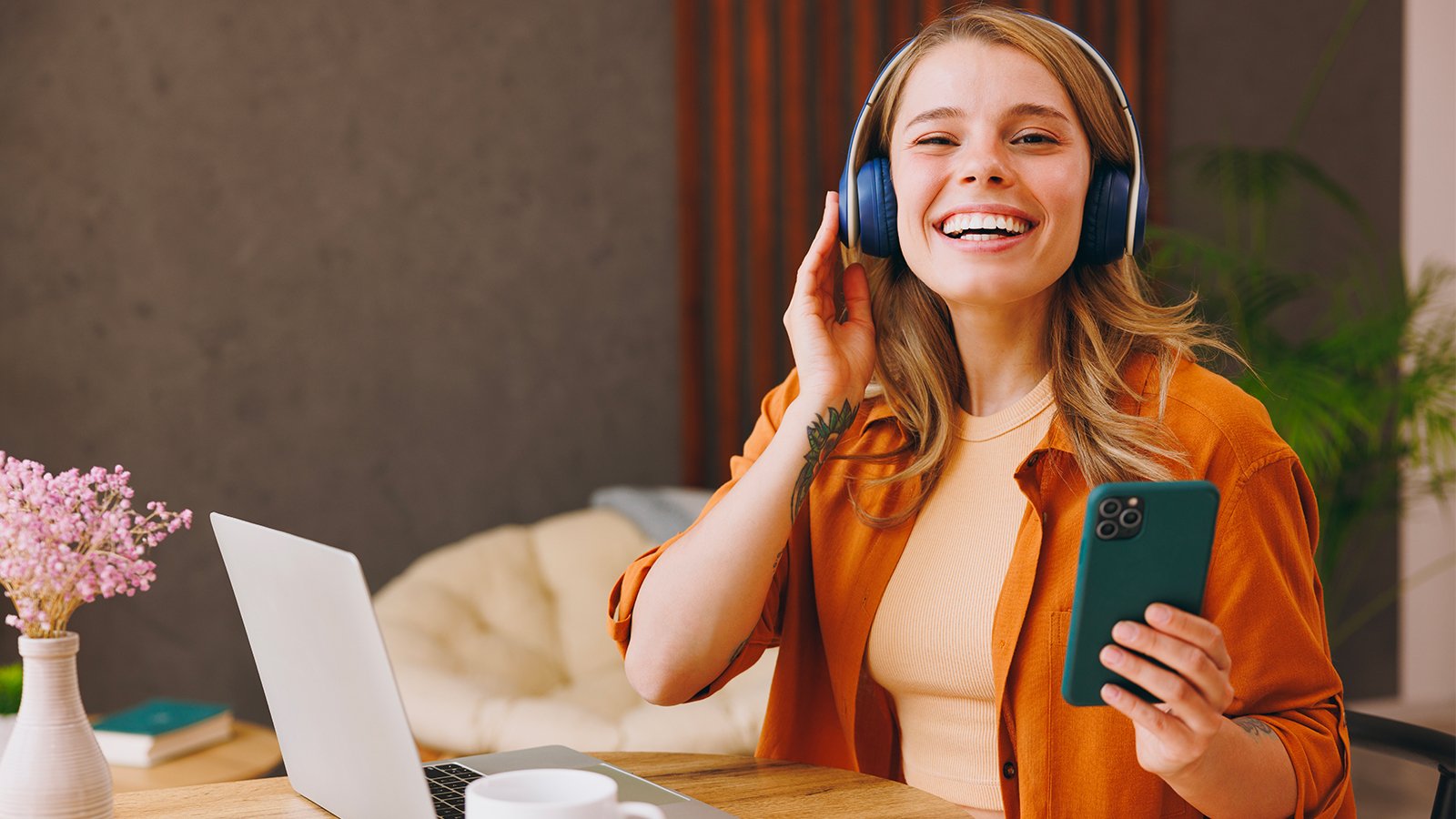 personne qui écoute de la musique