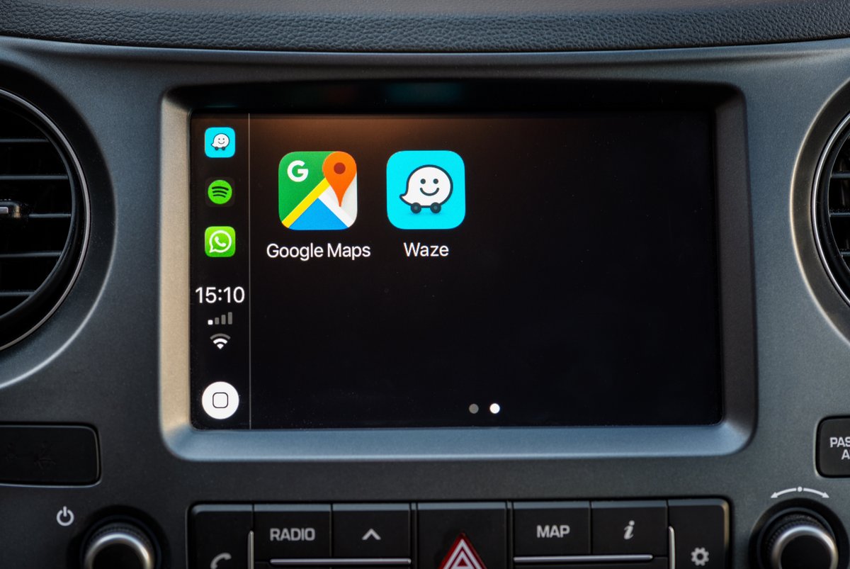 Google Maps prend encore un peu à Waze. © Shutterstock