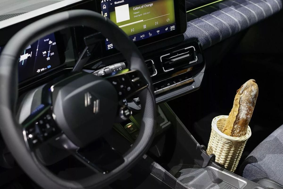 En option, la R5 E-Tech électrique peut bénéficier... d'un porte-baguette. ©Publicis / Renault