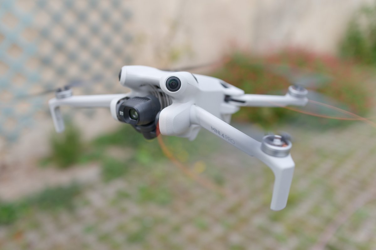 Le DJI Mini 4 Pro en action © Marc Mitrani pour Clubic