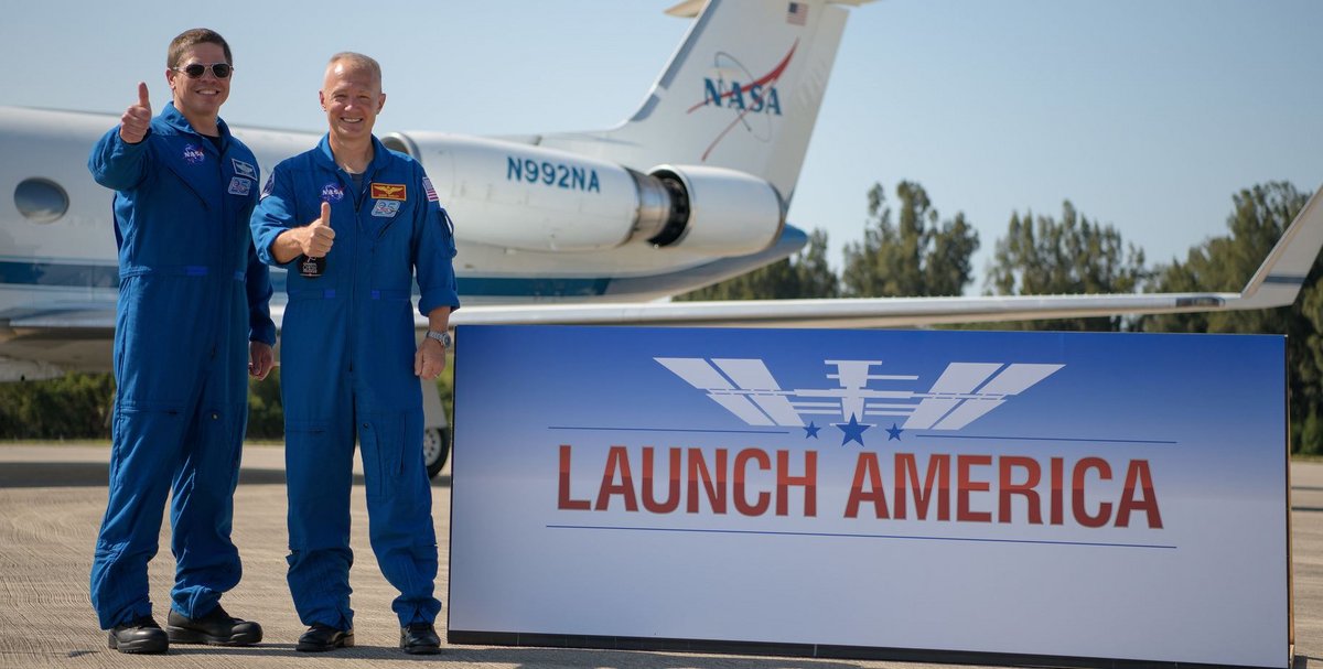 Les deux astronautes à leur arrivée en Floride. ©NASA/B. Ingalls