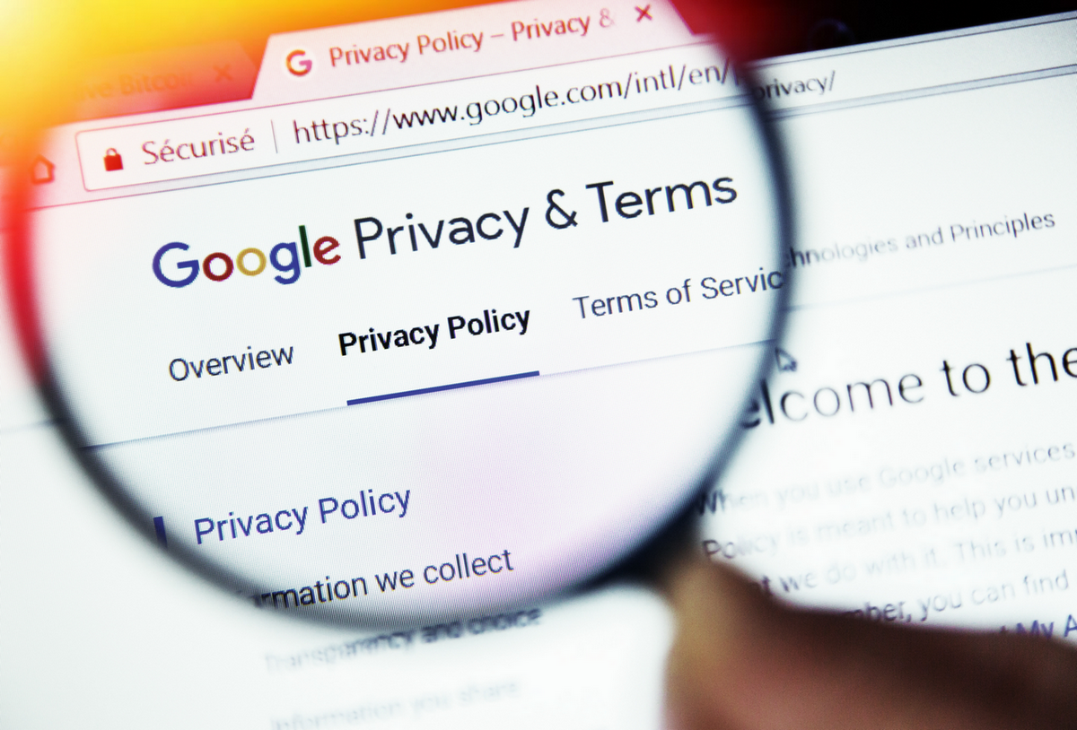 Google paierait des éditeurs de presse pour qu'ils testent une plateforme d'IA expérimentale © pixinoo / Shutterstock