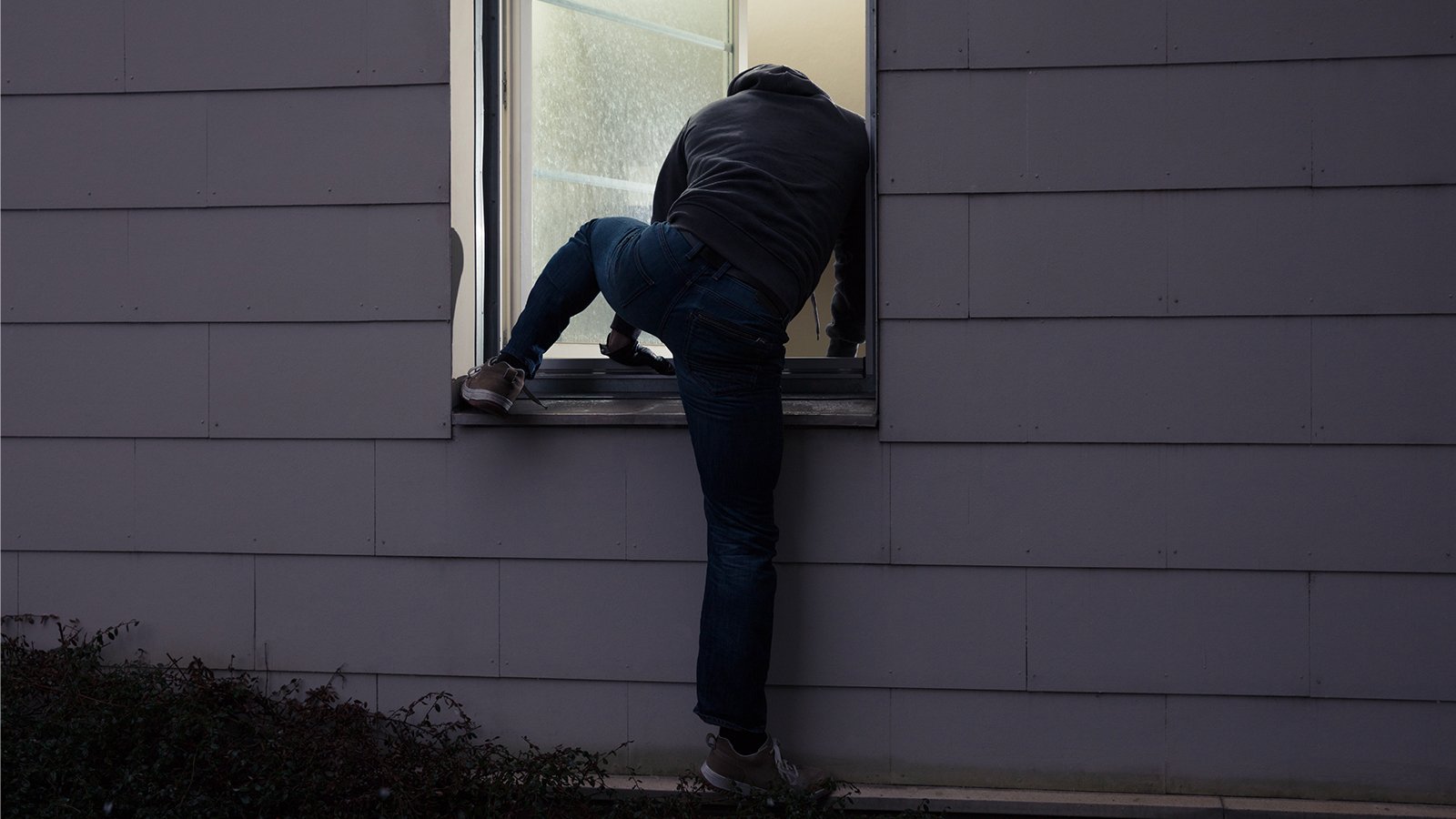 Ne laissez pas les cambrioleurs entrer chez vous pendant les vacances ! ©Shutterstock