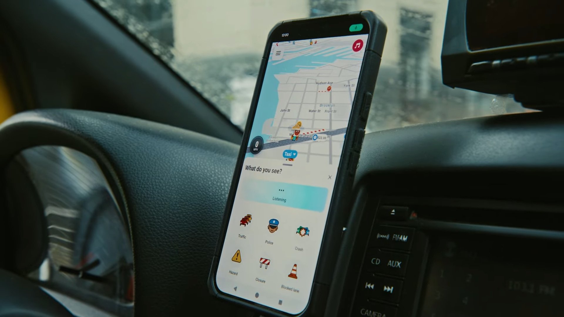 Waze déploie enfin sa fonction de signalement vocal, qui transforme une simple phrase en alerte précieuse pour toute la communauté d'automobilistes. ©Waze