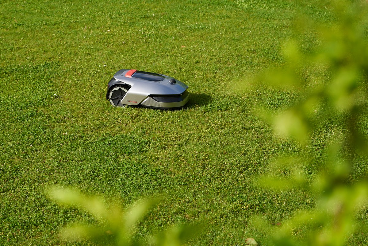 Une voiture du futur ? Non ! Un robot tondeuse ! © Marc Beekenkamp pour Clubic