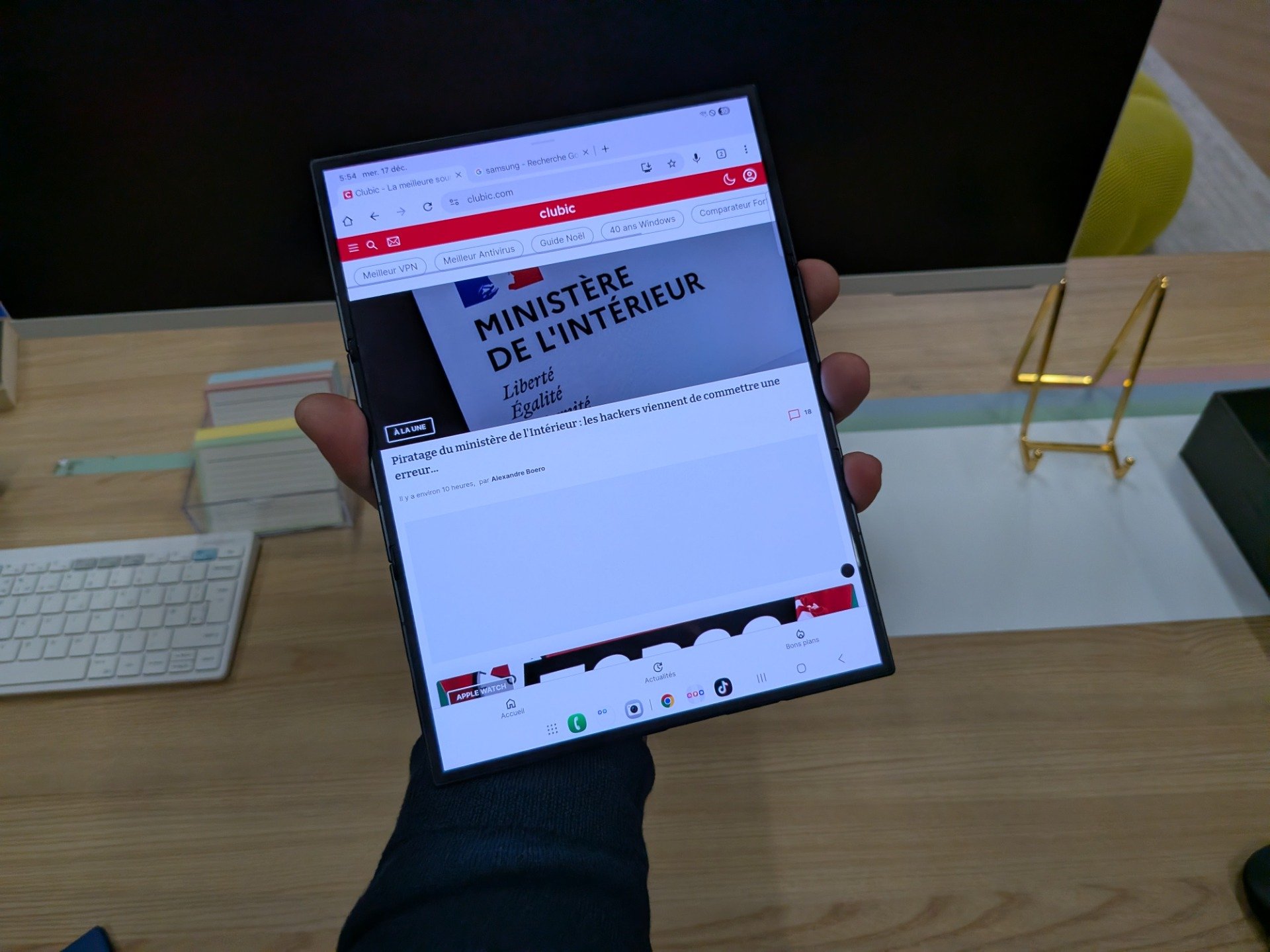 Le Samsung Z TriFold ouvert en mode portrait. ©Nicolas Guyot pour Clubic