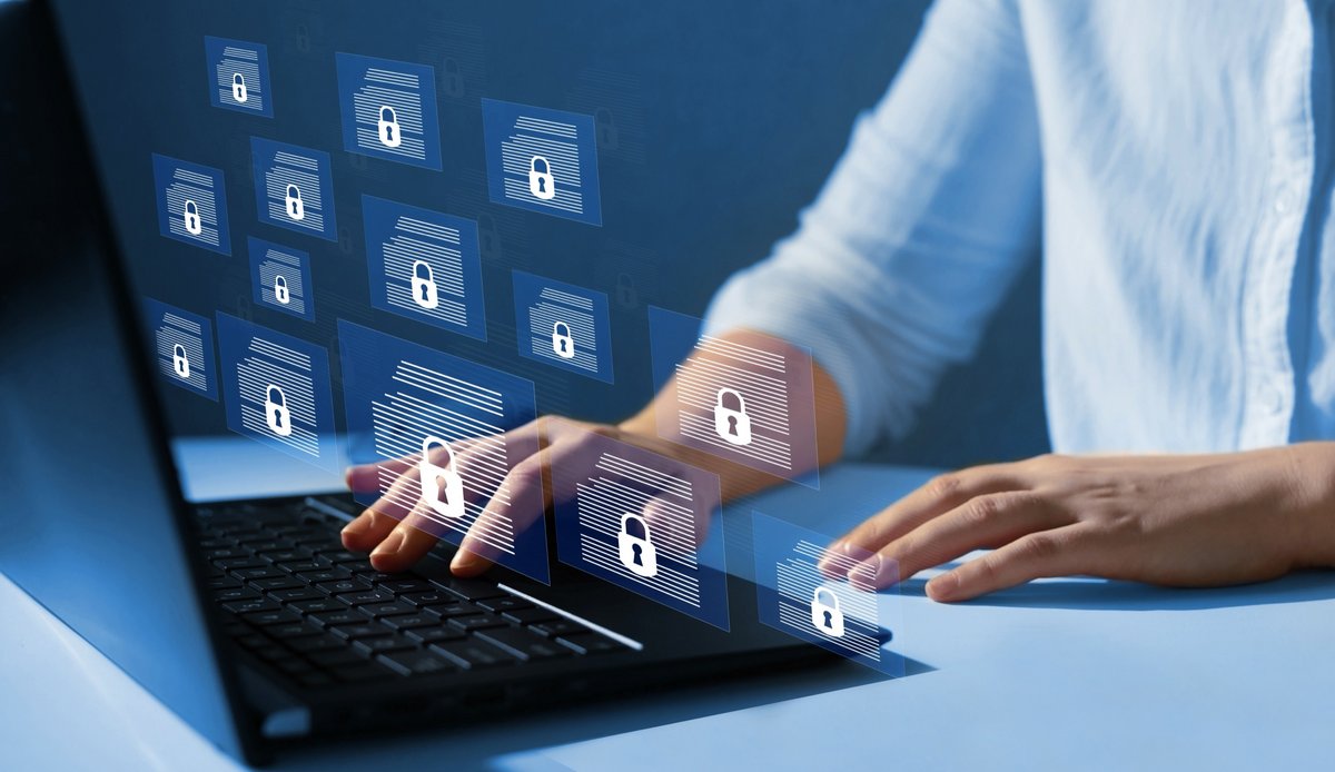 Quand un cofondateur ou un associé s'en va, l'entreprise doit intégralement reprendre la main sur le contrôle des accès et des systèmes. © Miha Creative / Shutterstock