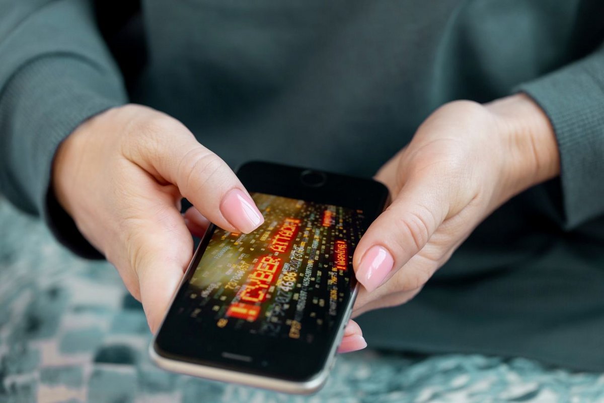 Klopatra demande l'accès aux services d'accessibilité et transforme votre smartphone Android en DAB pour pirates - ©Vinnikava Viktoryia / Shutterstock