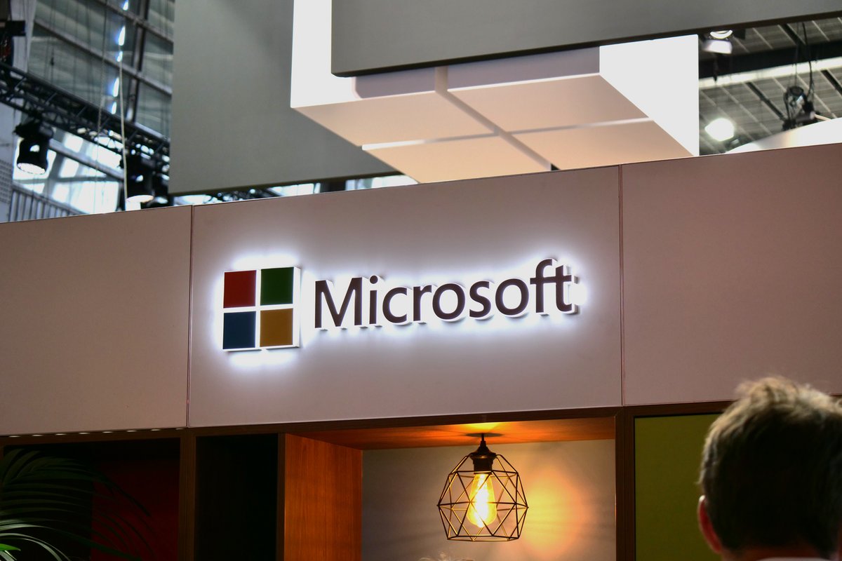 Le logo Microsoft, sur l'espace de l'entreprise, à VivaTech © Alexandre Boero pour Clubic