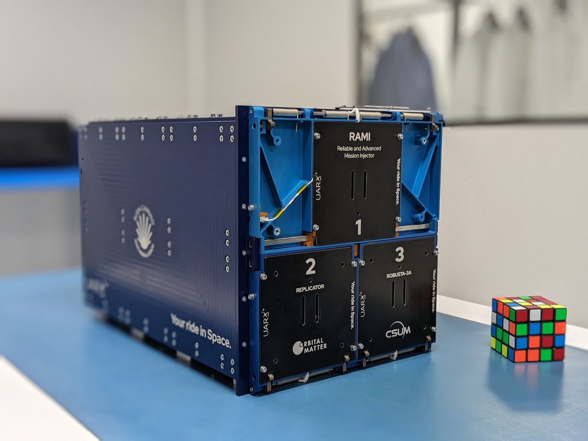 Le déployeur espagnol RAMI et ses 3 petits satellites CubeSat qu'il devra éjecter une fois en orbite ©UARX Space