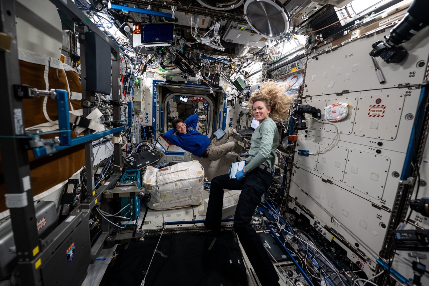 Les astronautes Nichole Ayers et Anne McClain à bord de l'ISS en mai 2025. - ©NASA Johnson / FlickR