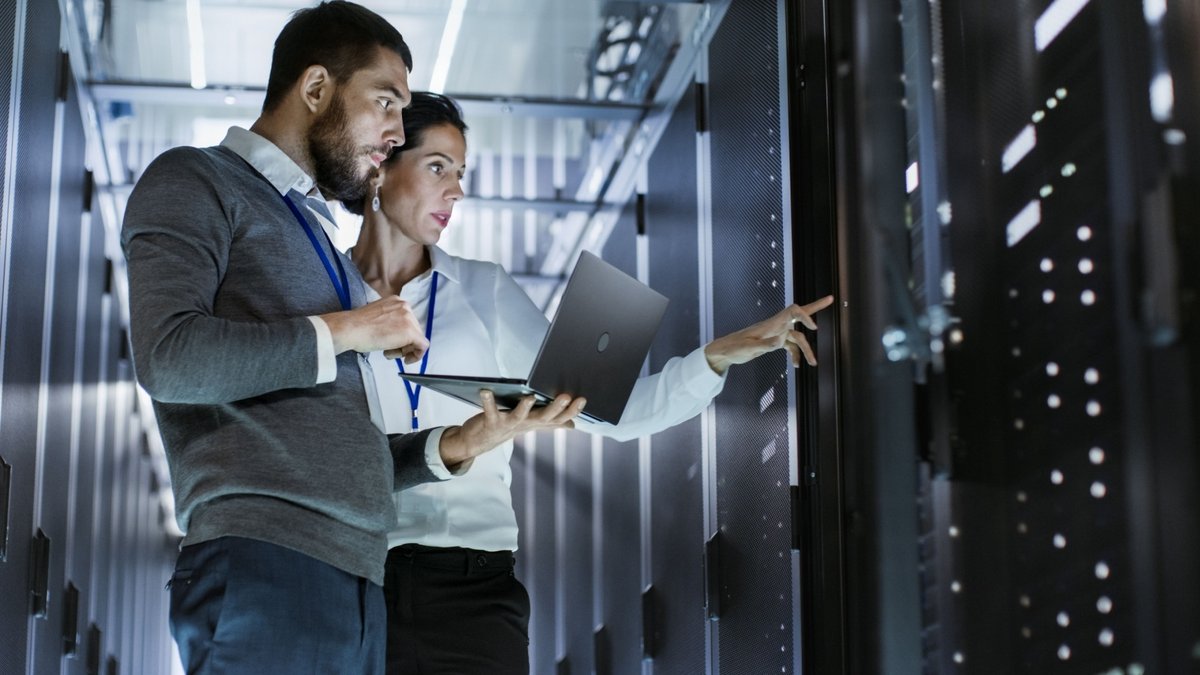Le marché de l’hébergement cloud est dominé par des acteurs aux offres variées : certains misent sur la performance, d’autres sur le support ou la sécurité. Comparez pour choisir l’option la plus alignée avec vos besoins - © Shutterstock