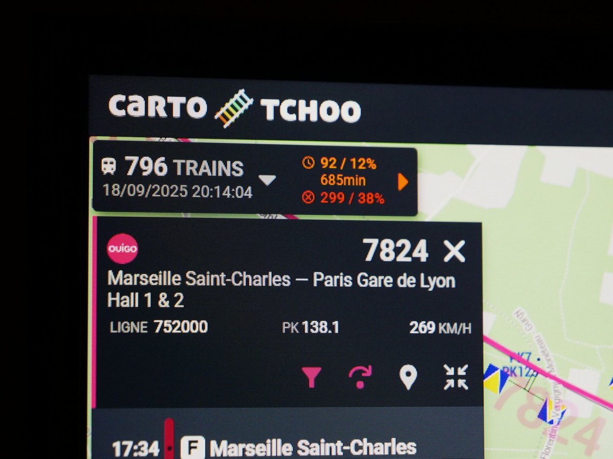 De nombreux détails apparaissent sur le train sur lequel on vient de cliquer : son numéro, sa direction, d'où il vient, sa vitesse en temps réel et d'autres © Alexandre Boero / Clubic