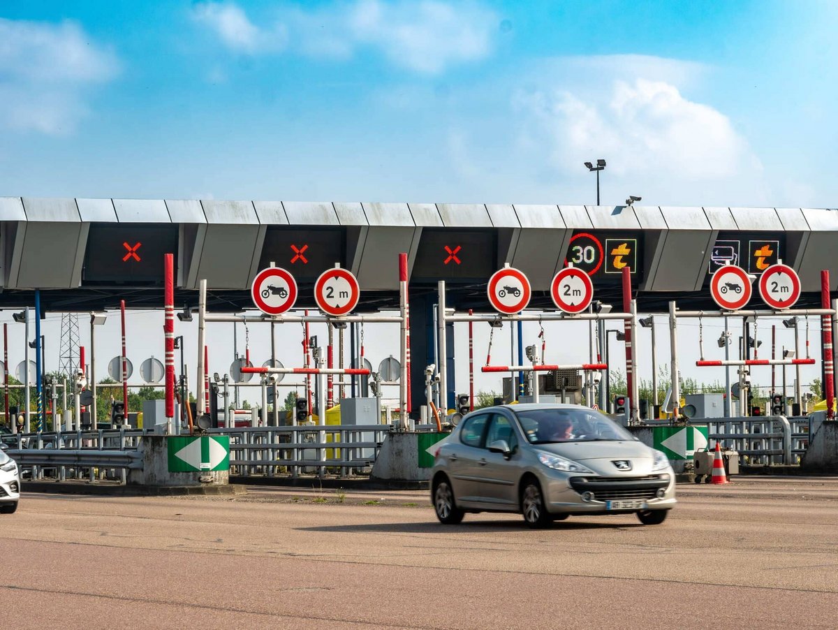 Gare au piège du paiement au péage à l'aide du téléphone portable ! © That French Bloke / Shutterstock.com