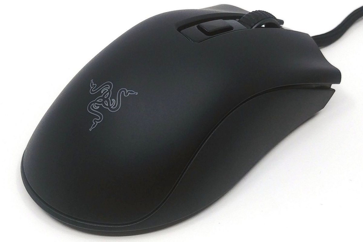 Le logo Razer intègre l'unique zone RVB de la souris © Nerces pour Clubic