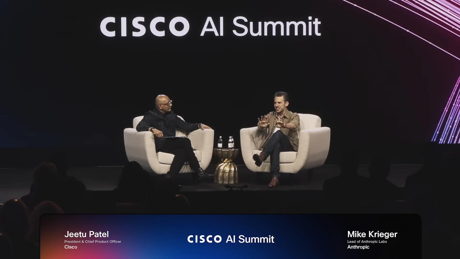 Mike Krieger a pris le micro au Cisco AI Summit pour expliquer Claude avait pris la main sur l'ensemble du code de l'entreprise. © Cisco