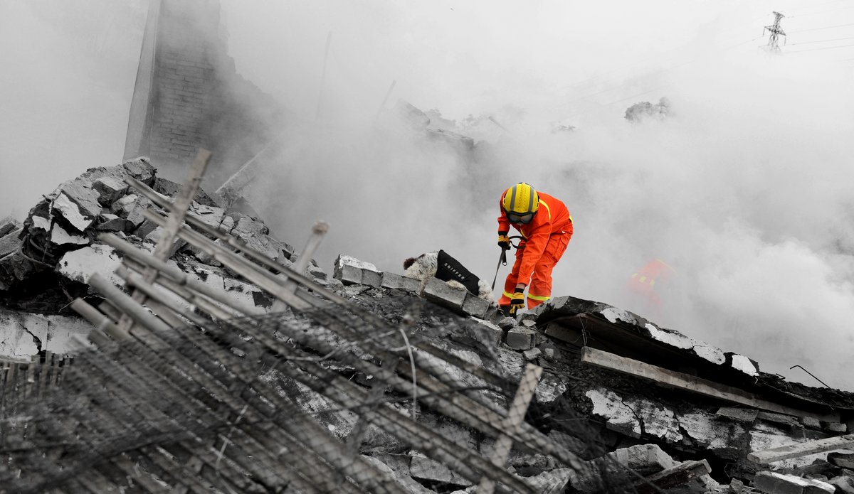  Les catastrophes naturelles peuvent rendre les zones sinistrées difficiles d'accès, d'où l'intérêt de développer des solutions pour aider les secours sur place. © hxdbzxy / Shutterstock