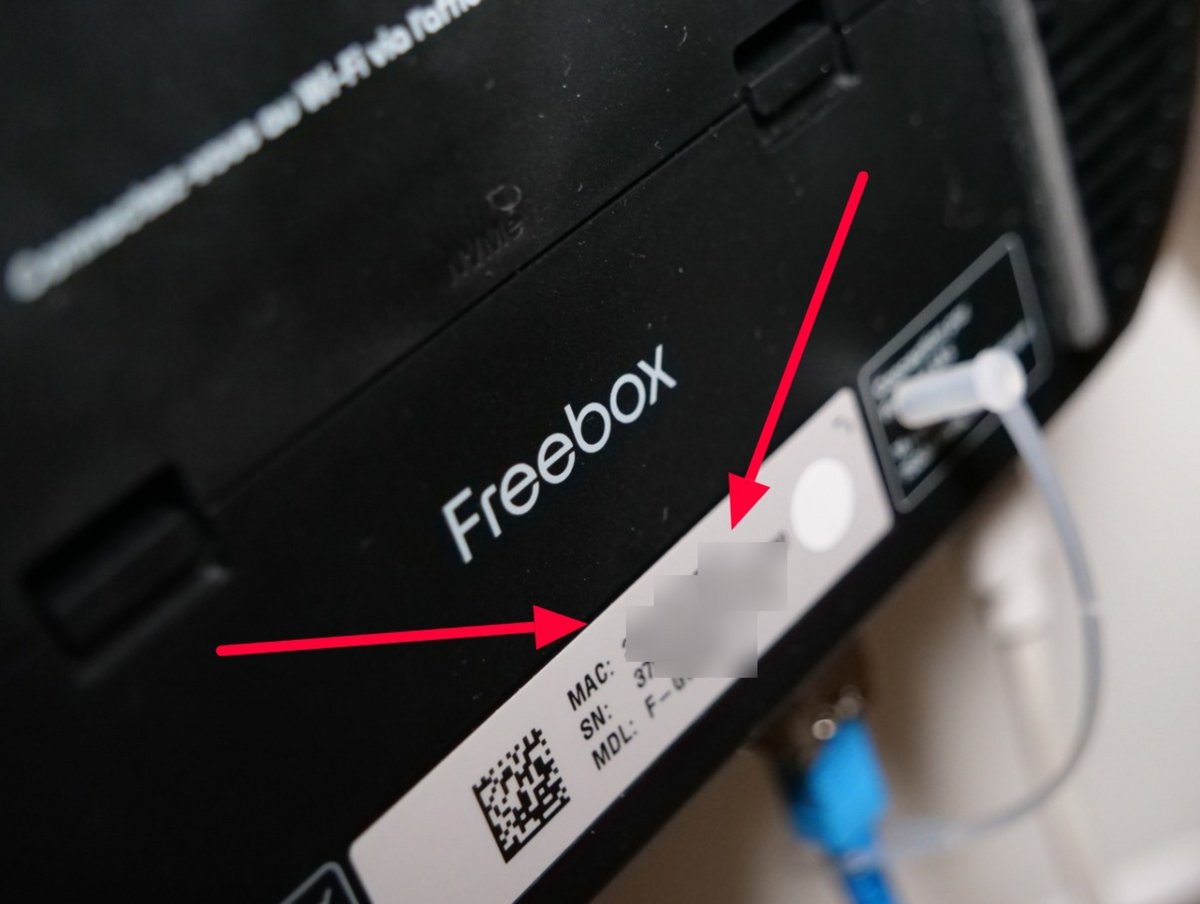 L'adresse MAC de votre Freebox server se trouve au dos (en bas) de cette dernière © Alexandre Boero / Clubic