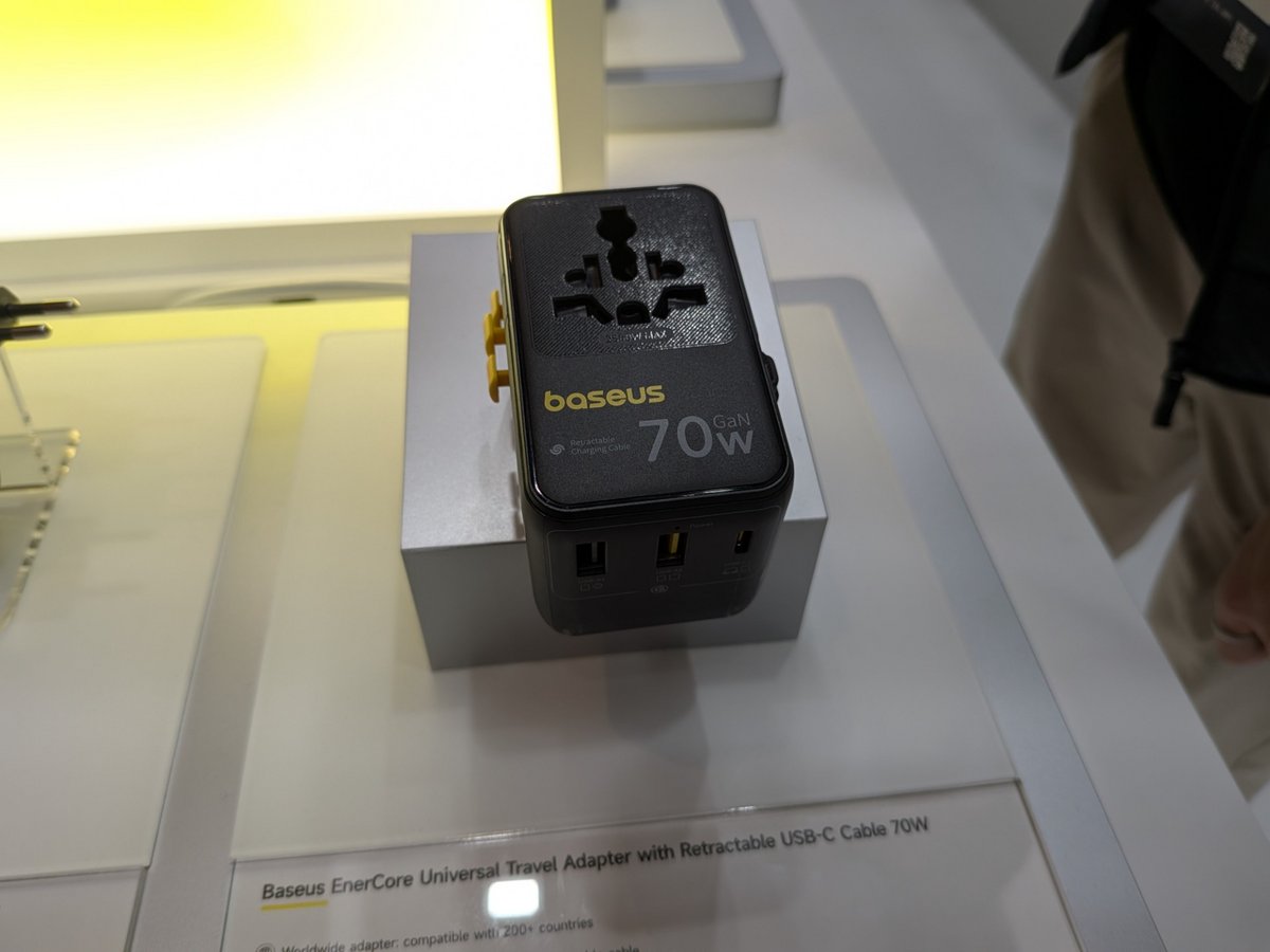 Mon précieux ! Ce chargeur fonctionnera partout dans le monde, sans avoir à emporter d’adaptateur de prise électrique. ©Nicolas Guyot pour Clubic