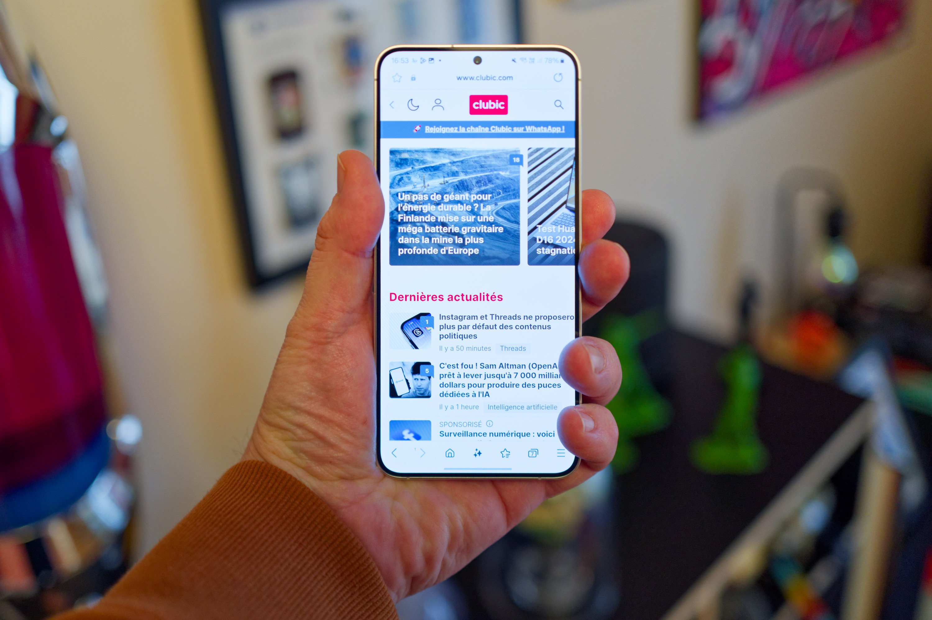 Plus de temps libre pour utiliser son smartphone avec les mises à jour transparentes © Marc Mitrani pour Clubic