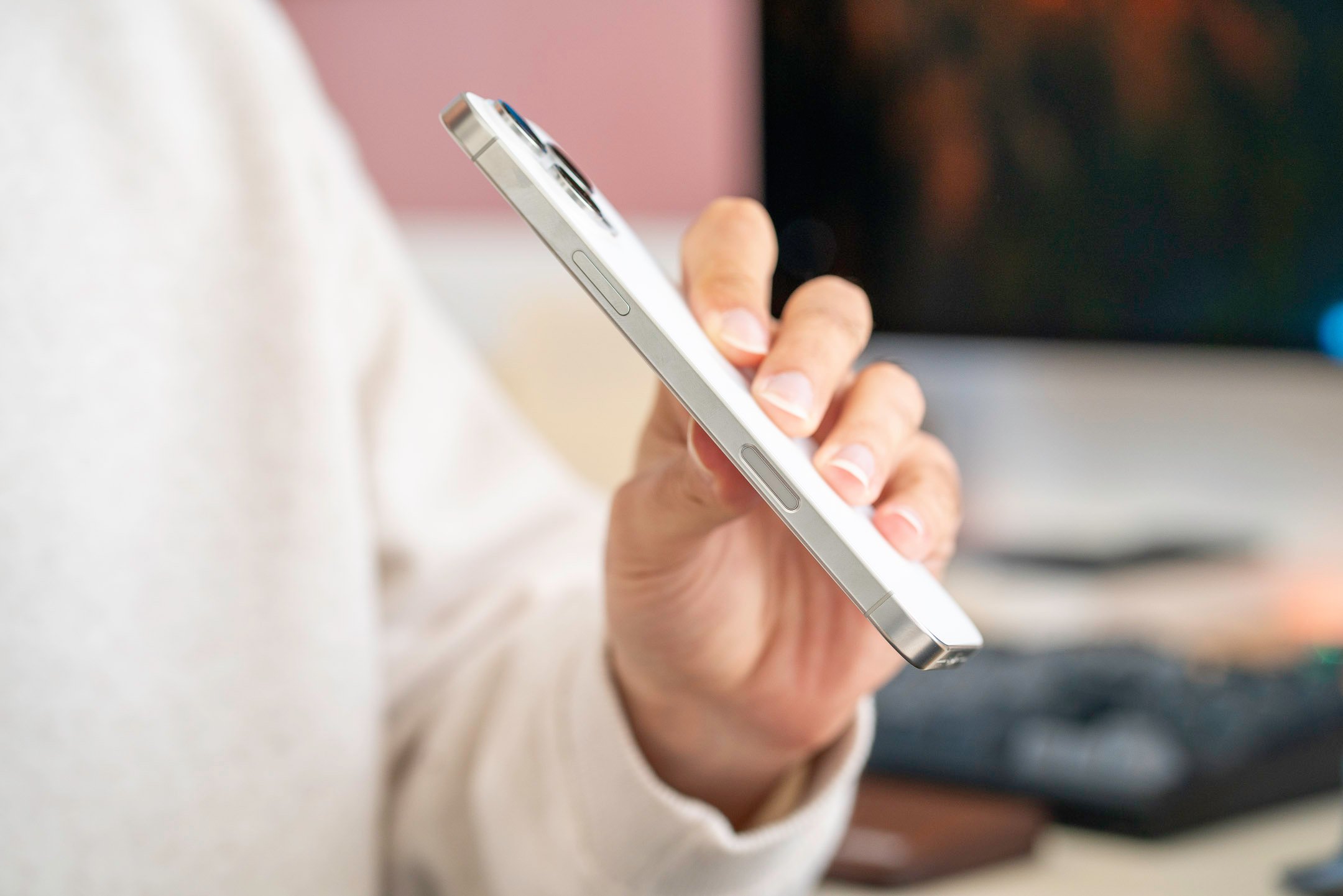 Peut-on faire plus fin que l'iPhone 16 ? Manifestement, Apple prépare quelque chose © Pierre Crochart pour Clubic.com