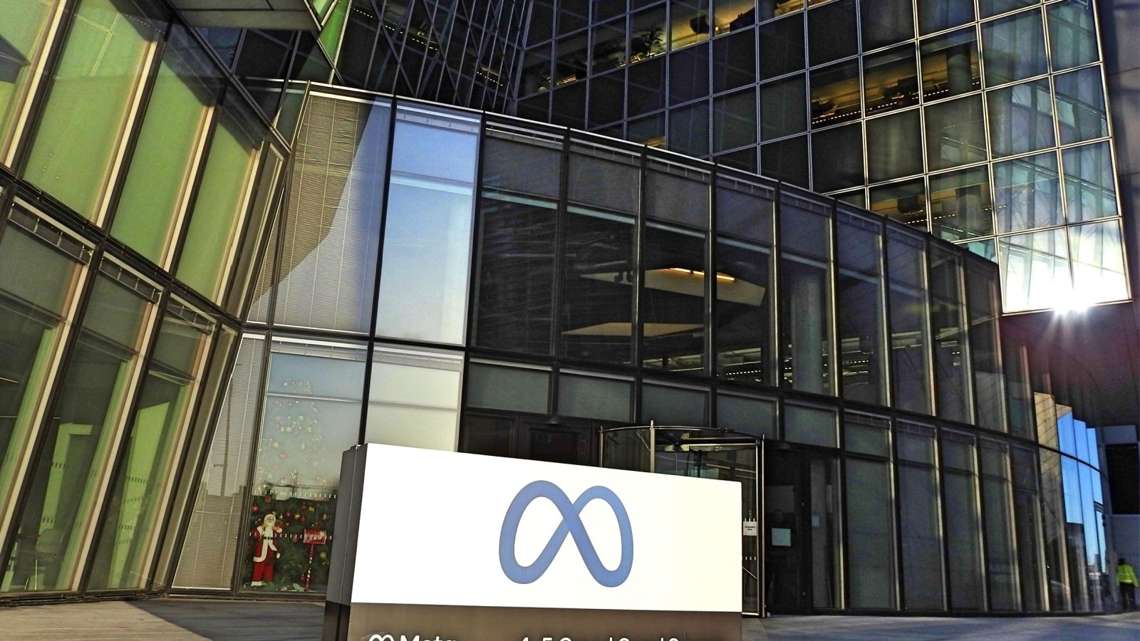 Meta licencie 8 000 personnes, soit 10 % de ses effectifs - ©Derick P. Hudson / Shutterstock