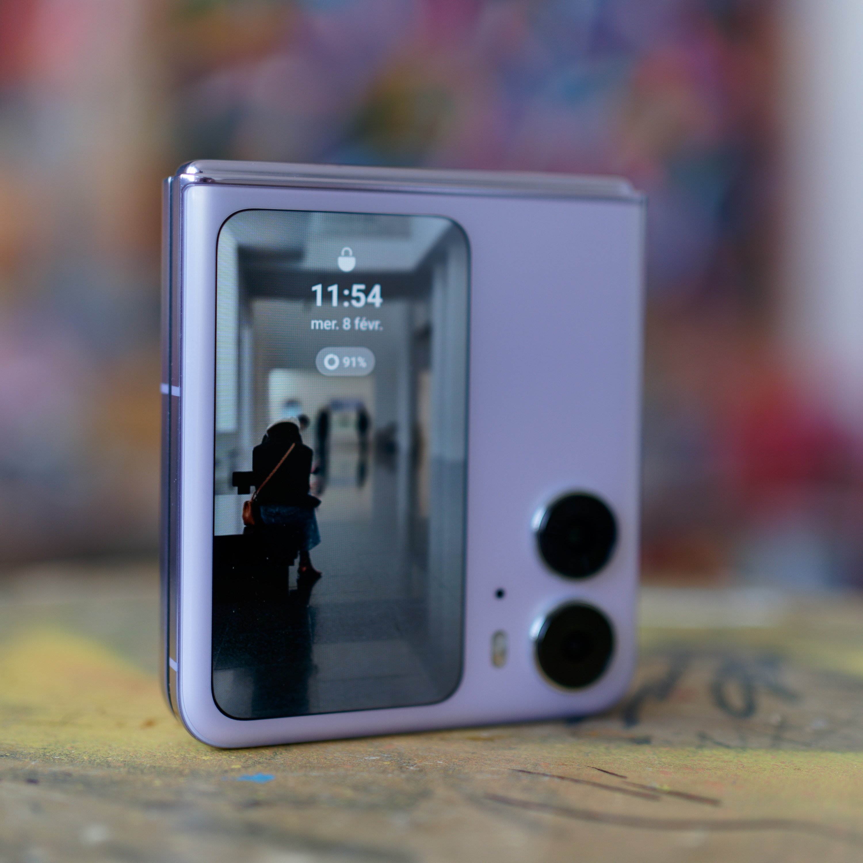 L'Oppo Find N2 Flip, le smartphone à écran pliable lancé au début de l'année 2023 © Marc Mitrani pour Clubic