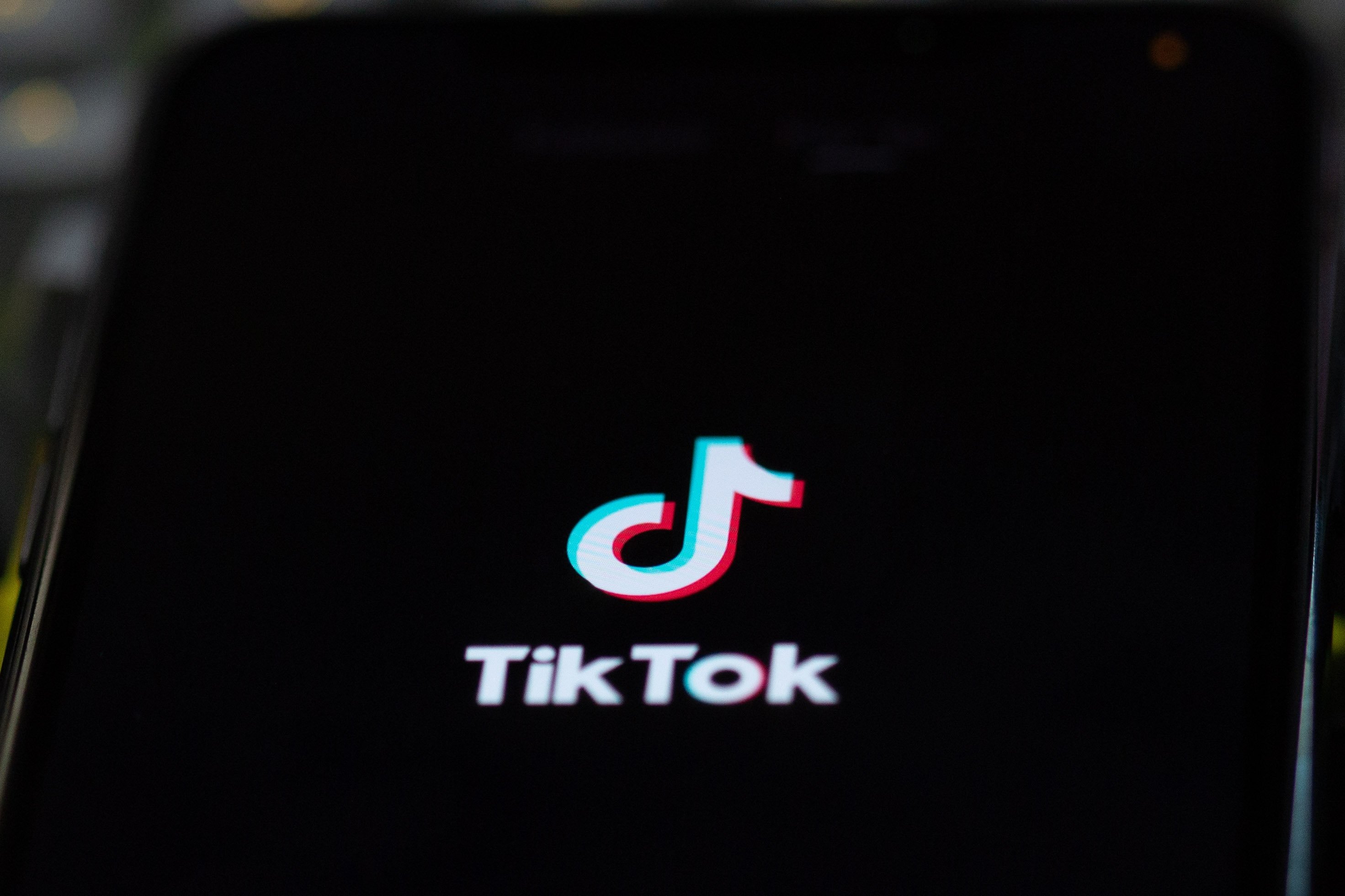 TikTok bientôt visé par une plainte collective en France © Solen Feyissa / Unsplash