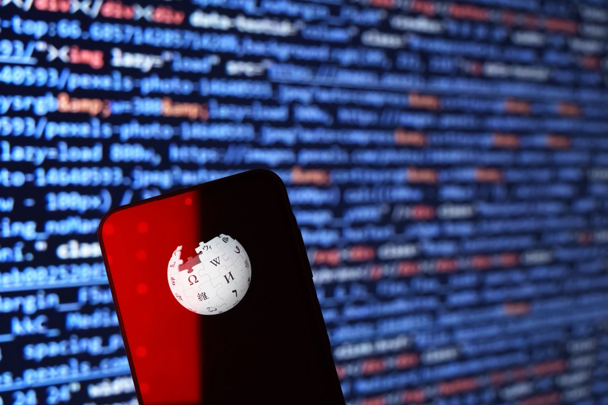 Près de 4 000 pages Wikipédia vandalisées après l'auto-propagation d'un ver JavaScript. © JarTee / Shutterstock