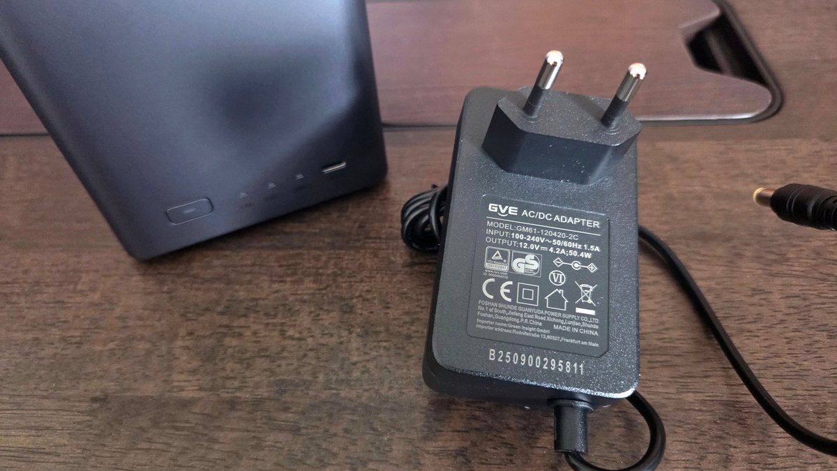 UGREEN NASync DH2300