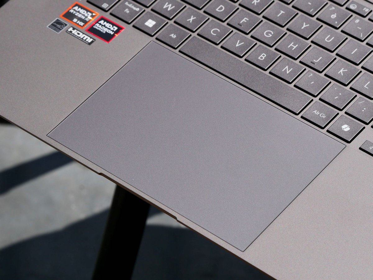 Le trackpad est gigantesque, mais plutôt raté