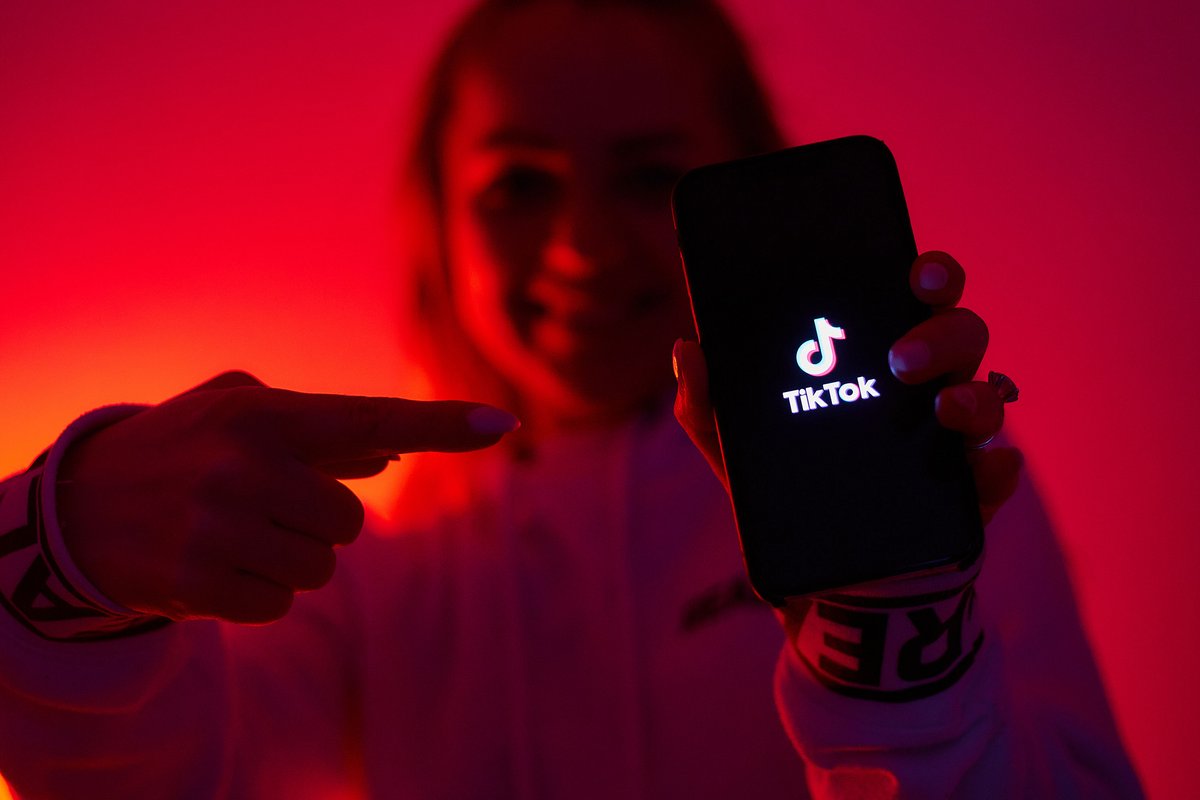 TikTok est devenu incontournable auprès d'une partie de la population, ce qui ne plaît pas à tout le monde © Ti Vio / Shutterstock