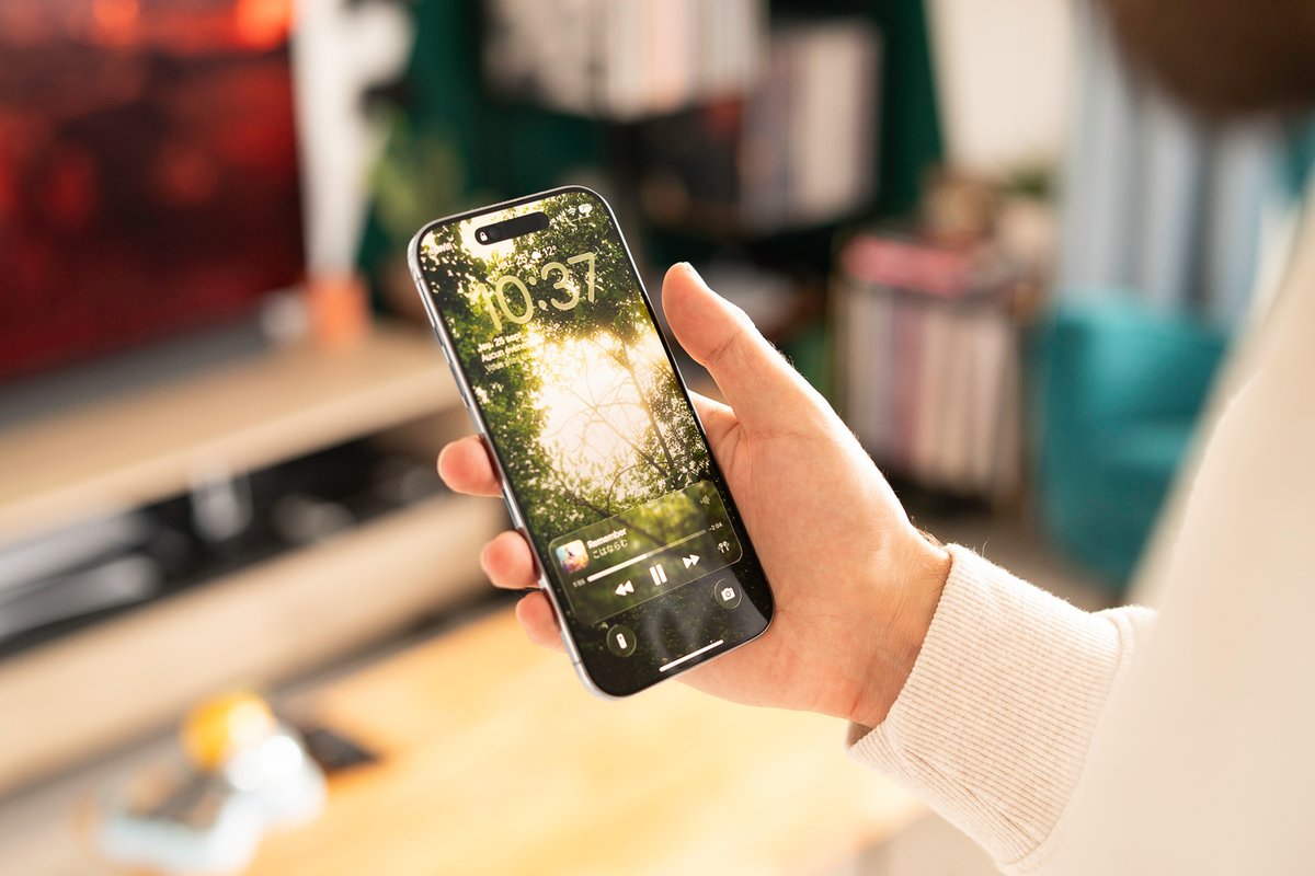 L'iPhone air impressionne par sa minceur. ©Pierre Crochart pour Clubic.com