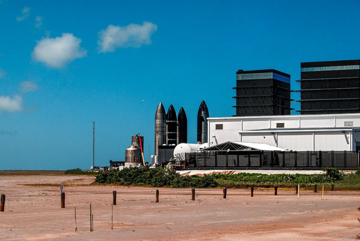 Le SpaceX Starbase, aussi connu sous le nom de Boca Chica Launch Site, anciennement SpaceX South Texas Launch Site, est une base privée de production, de test et de lancement de fusées appartenant à SpaceX, située à Boca Chica Village, au Texas - ©aestheteava / Shutterstock