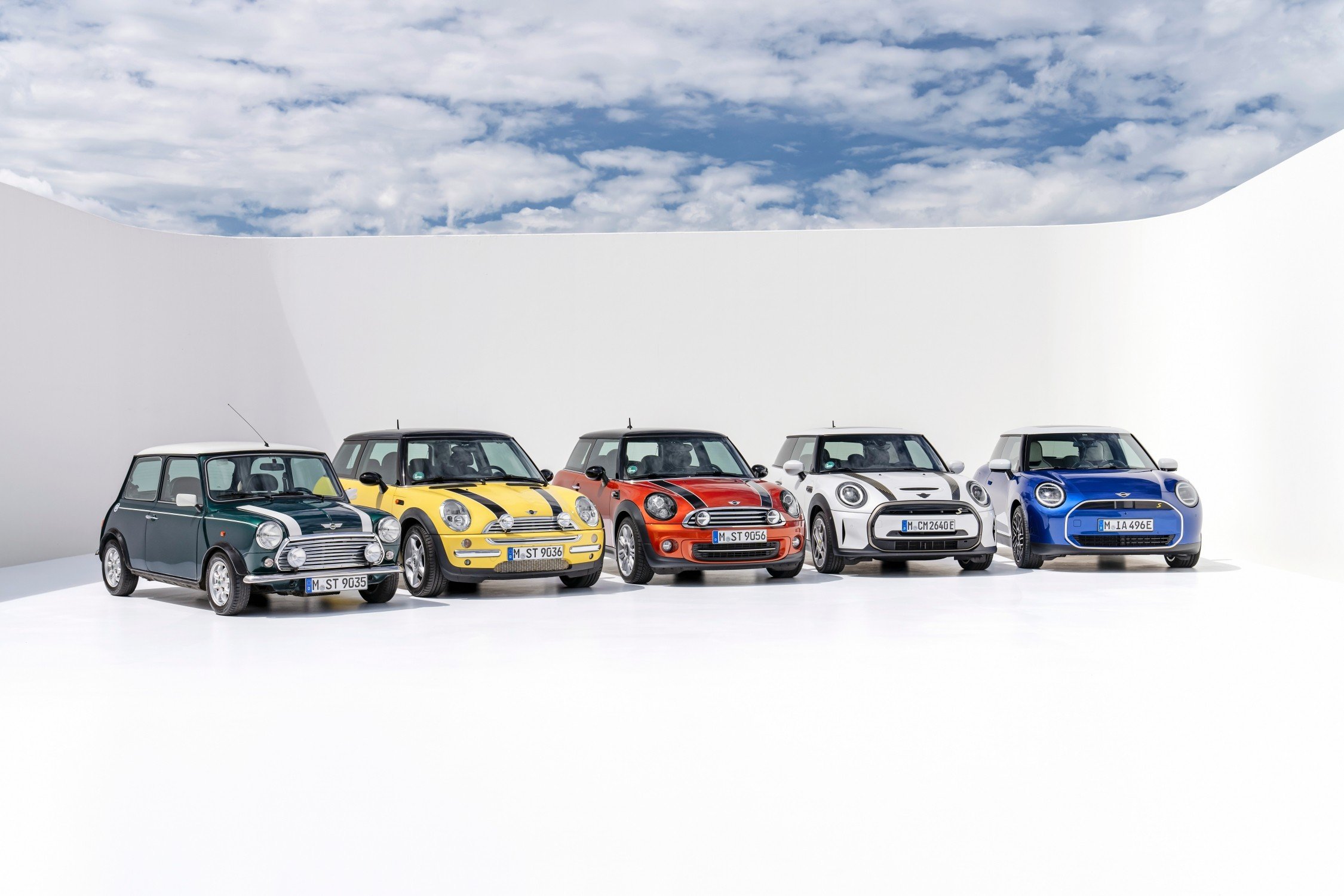 Cinq générations de MINI © BMW