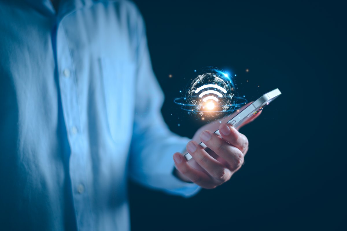 Les données produites par nos téléphones sont si nombreuses et riches qu'elles pourraient améliorer le suivi et compléter l'évaluation clinique des troubles mentaux.  © LALAKA/ Shutterstock