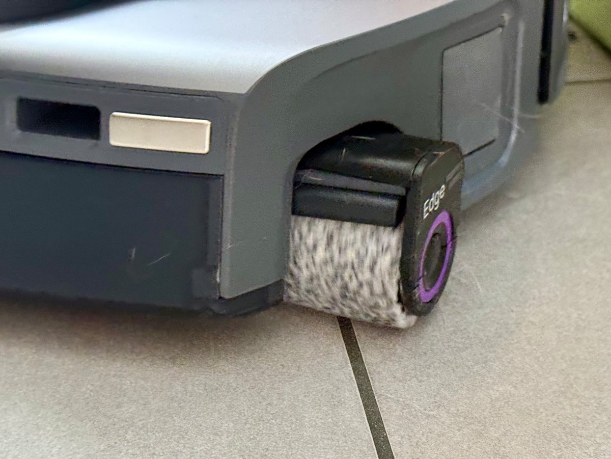 La brosse extensible du 3i S10 Ultra © Mathieu Grumiaux pour Clubic