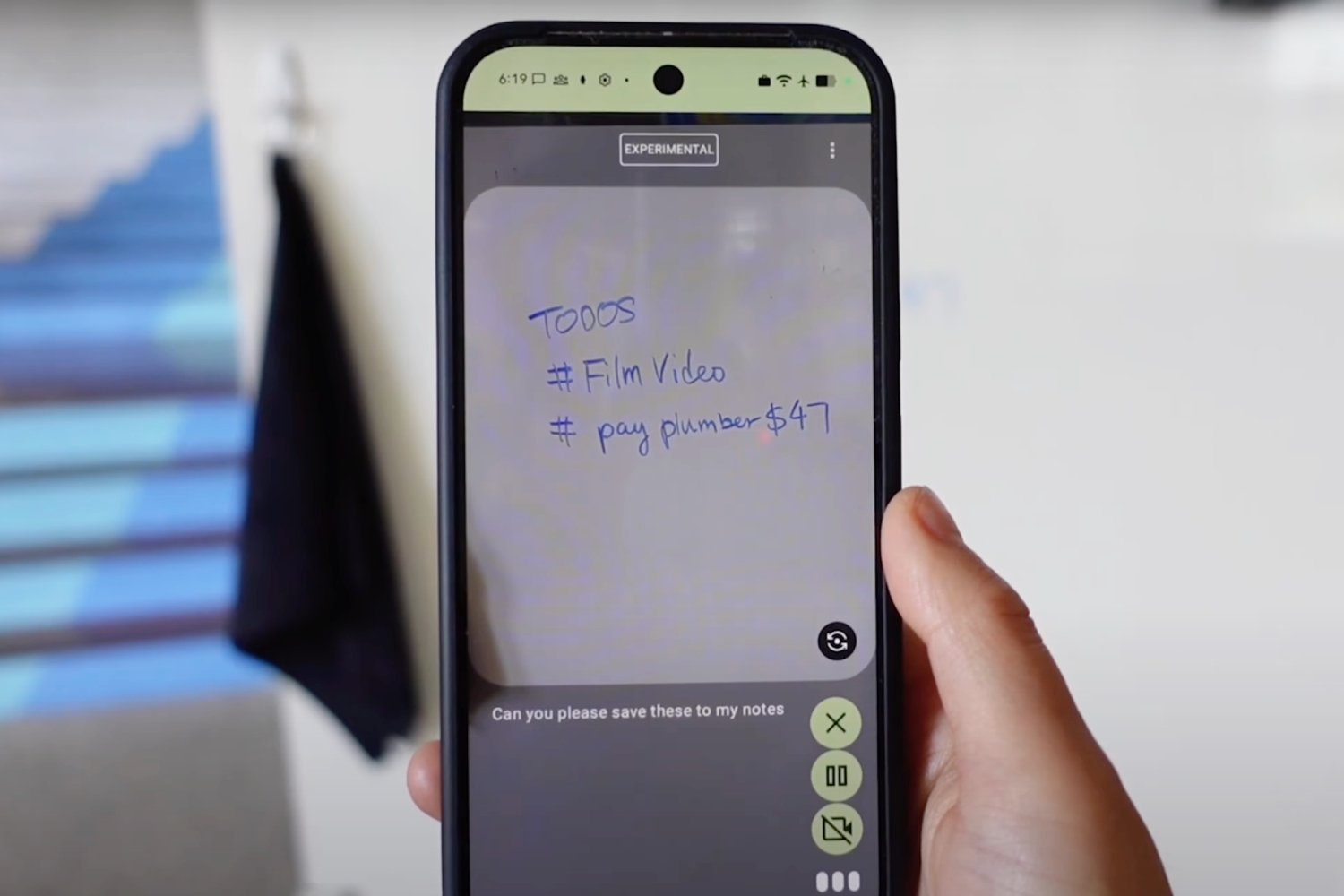 Le modèle Gemma 3n fonctionnant sur un smartphone. ©YouTube / Google