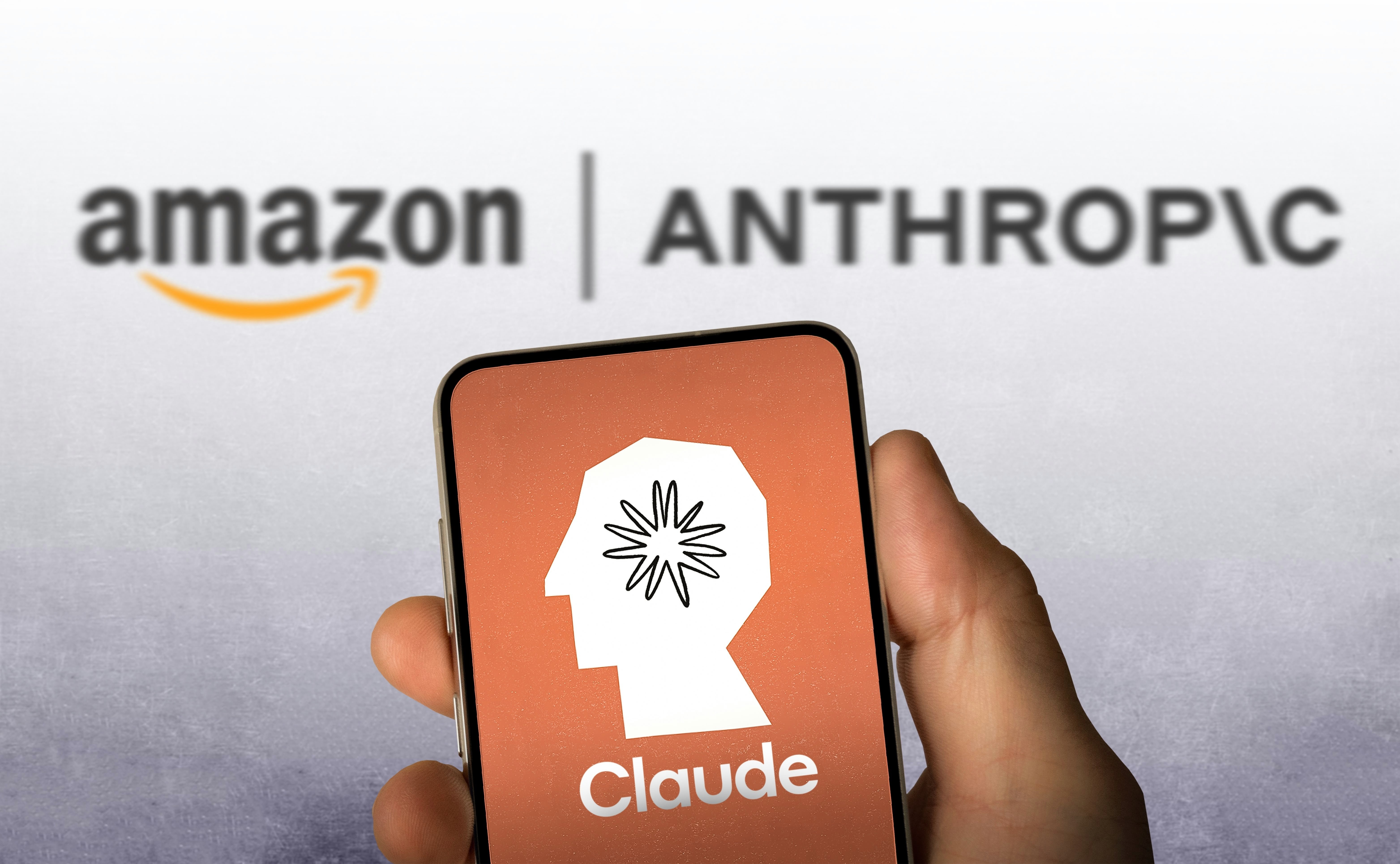 L'infrastructure d'Amazon a longtemps été un des piliers d'Anthropic pour déployer ses modèles, mais voici venir la fin de l'idylle. © Shutterstock