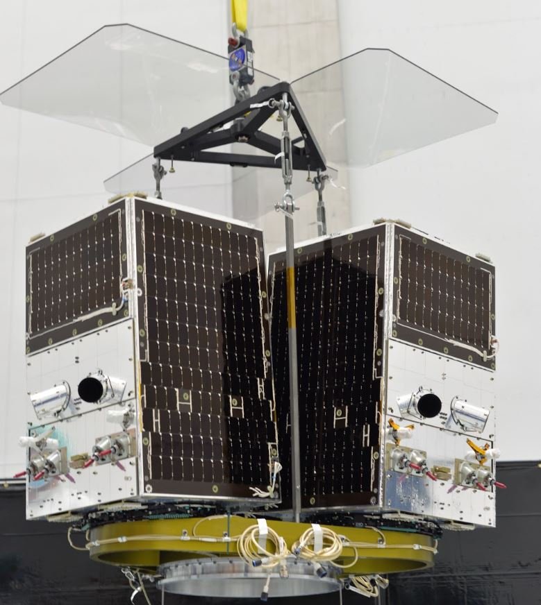 Un ensemble de 3 satellites SkySat prêt pour son lancement ce mois de juin. Crédits © 2020 Planet Labs, Inc.