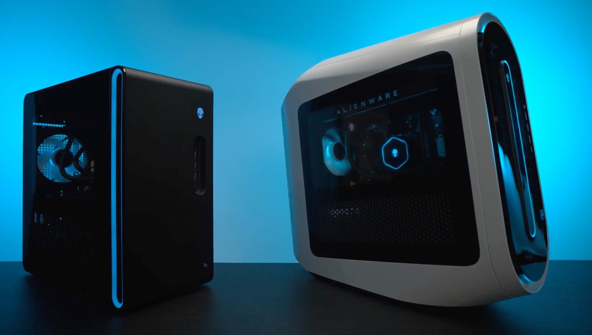 L'Aurora R16 à gauche et l'Aurora R15, son prédécesseur à droite © Alienware