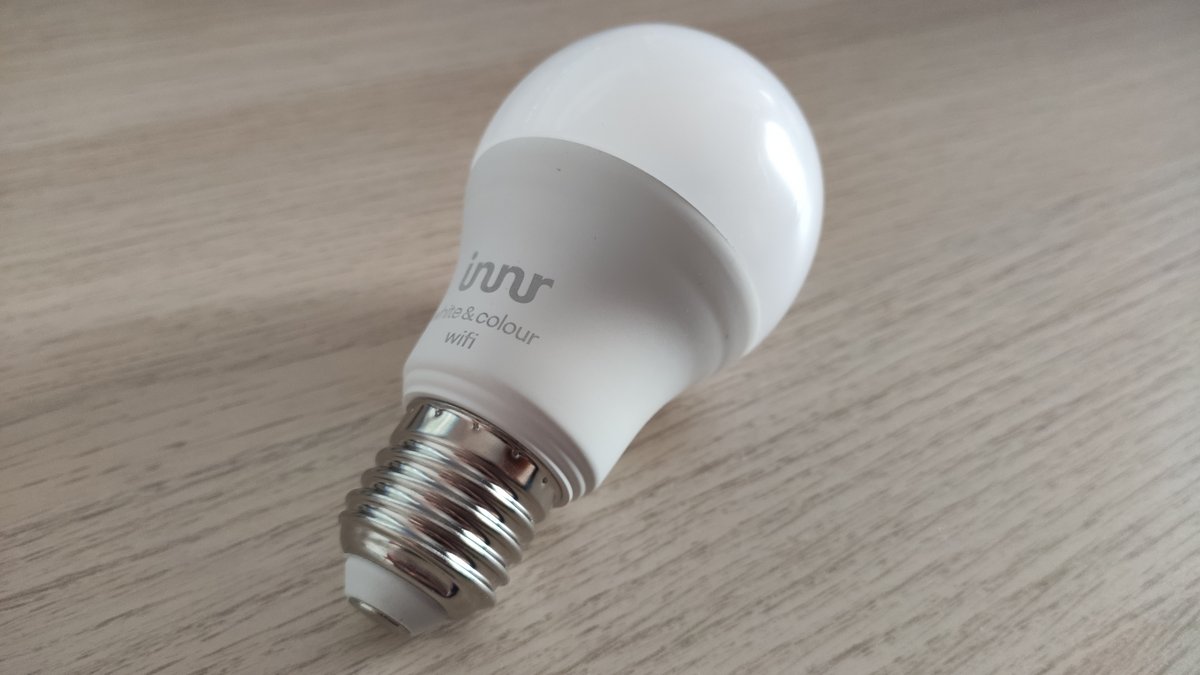 L'ampoule connectée Innr Wi-Fi Bulb White & Colour © Alexandre Schmid pour Clubic  